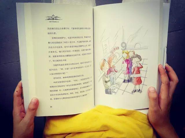 小姐姐身穿挂脖连衣裙,颇有古典格调,这样的穿搭风格你心动了吗?-专业问答平台,诸多疑问一网打尽